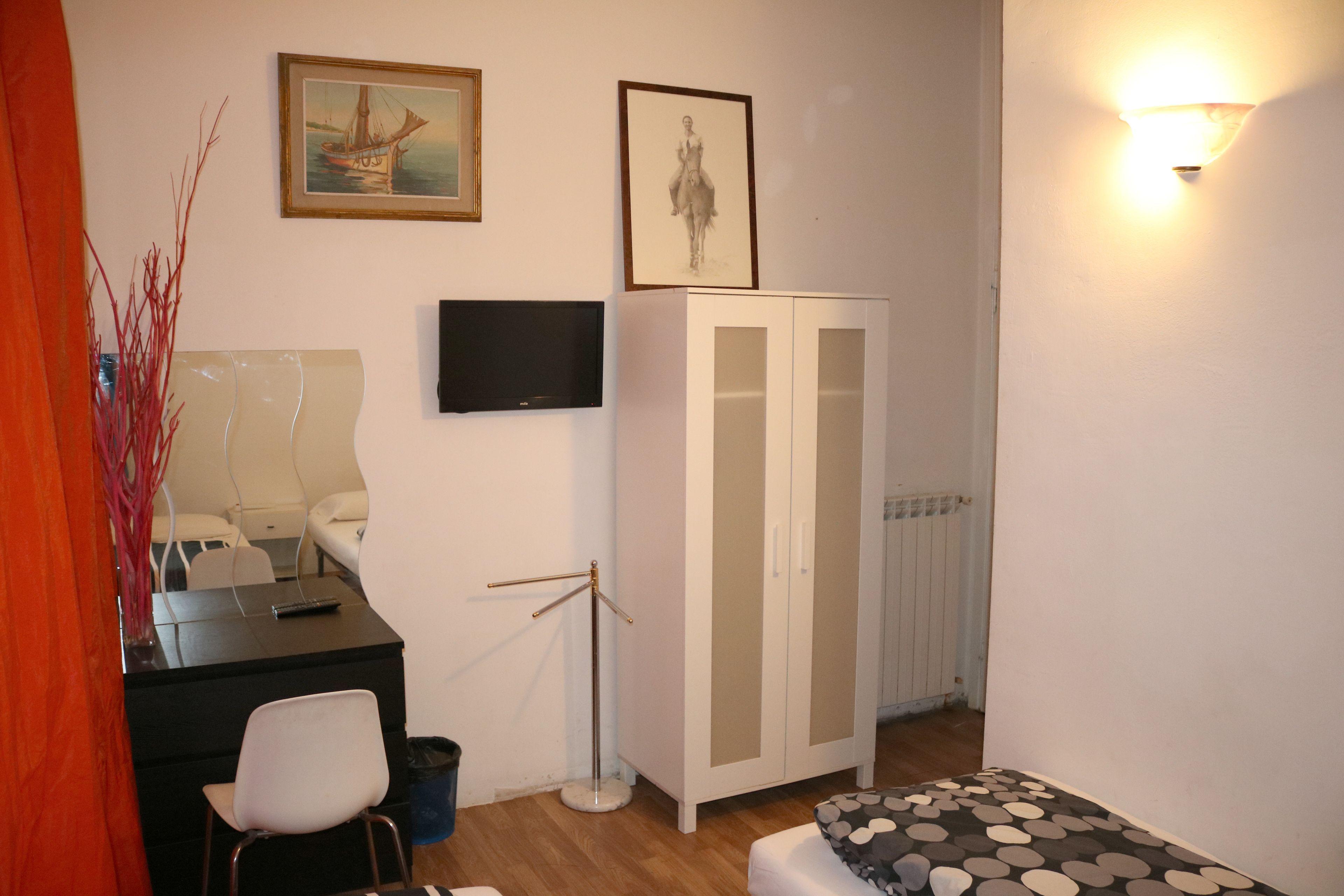Roman Place — Photos 1